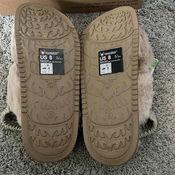 NWT Kuailu Women’s Beige Fuzzy Criss Cross Platform Slippers w/ Arch Support - 8 - Picture 5 of 9